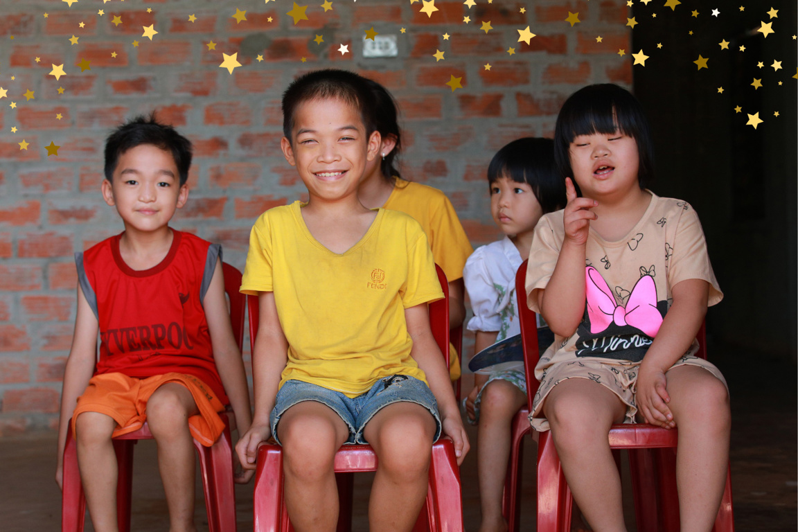 Quan with students from his school. Photo credit: Phan Tam Lam