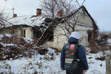 Caritas Zaporizhzhia Delivering Food Kits In The Settlements Of Ocheretynska And Mariinska Civil Military Administrations Of Eastern Ukraine. Photo Caritas Ukraine